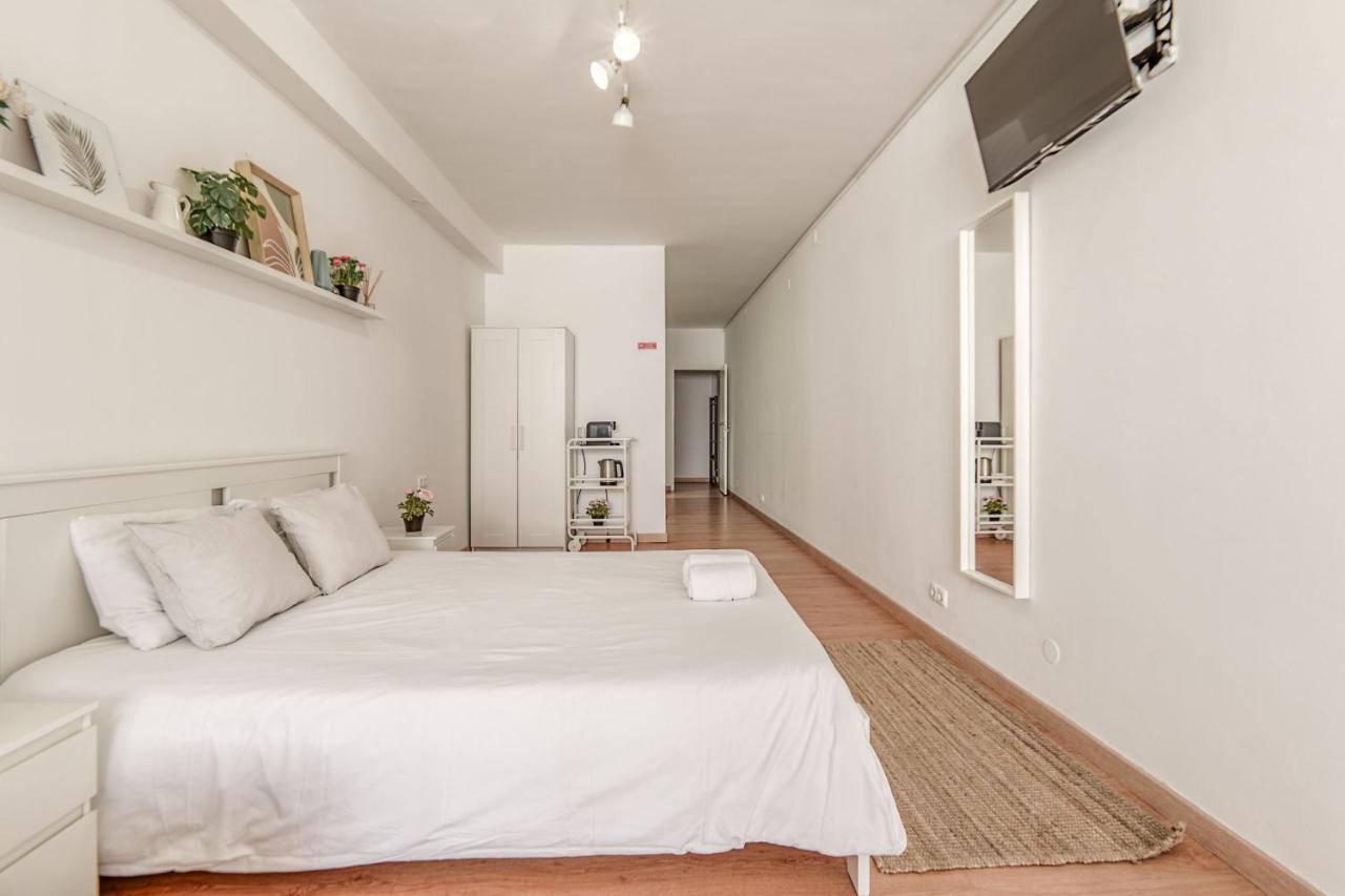 Travel & Live Aliados Apartment ポルト エクステリア 写真